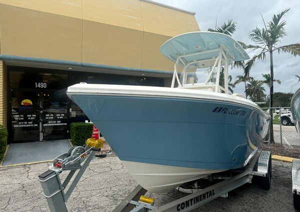 Cobia 220-CENTER-CONSOLE image