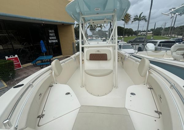 Cobia 220-CENTER-CONSOLE image