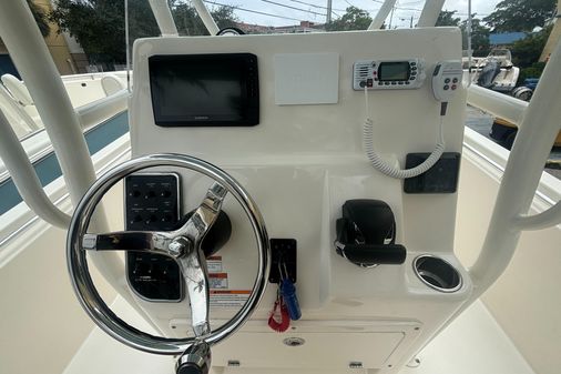 Cobia 220-CENTER-CONSOLE image