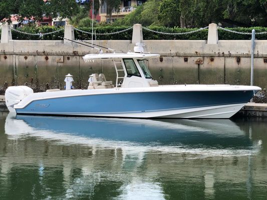 Boston Whaler 330 Outrage - main image