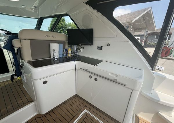 Sea Ray 450 Sundancer image