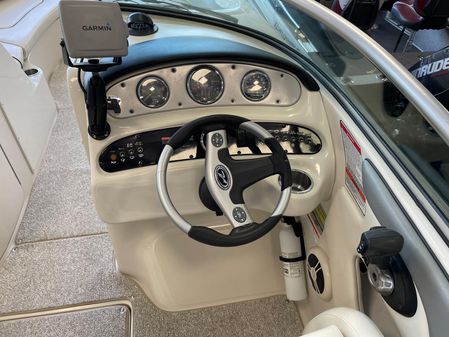 Sea Ray 240 Sundeck image