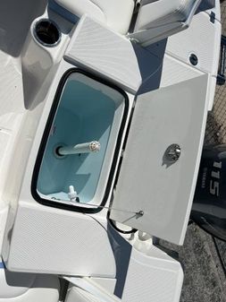 Robalo R180-CENTER-CONSOLE image