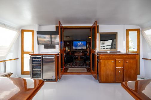 Hatteras Flybridge image