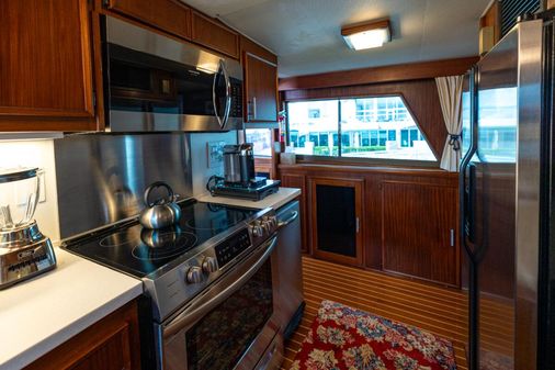 Hatteras Flybridge image