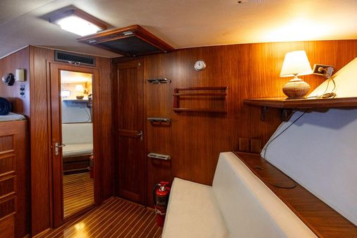 Hatteras Flybridge image