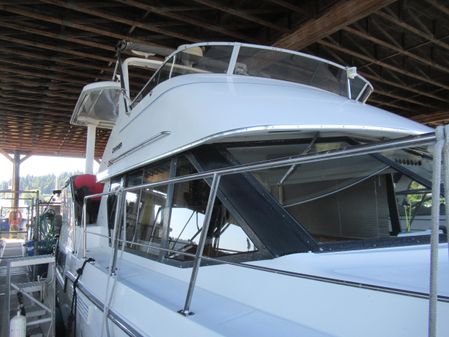 Carver 390-AFT-COCKPIT image