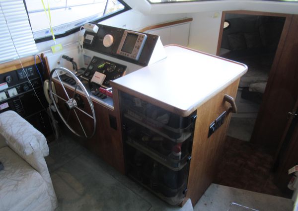 Carver 390-AFT-COCKPIT image