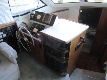 Carver 390-AFT-COCKPIT image