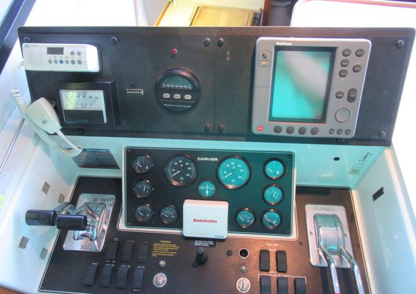 Carver 390-AFT-COCKPIT image