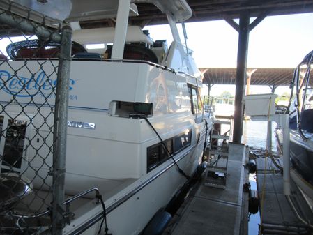 Carver 390-AFT-COCKPIT image