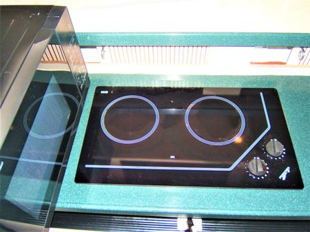 Regal 402 Commodore image