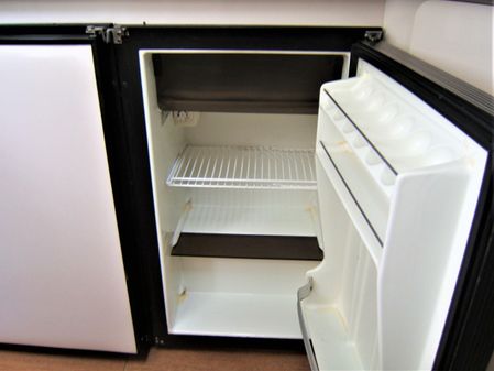Regal 402 Commodore image