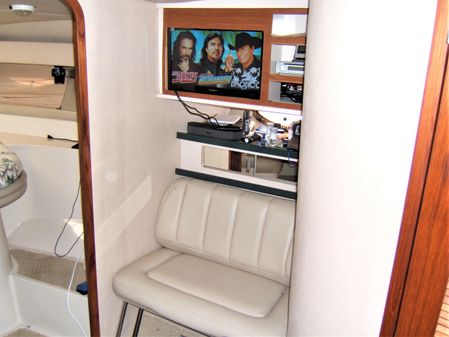 Regal 402 Commodore image