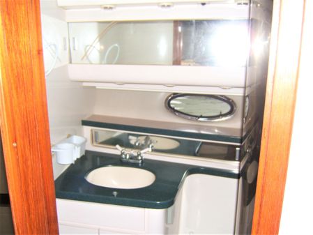 Regal 402 Commodore image