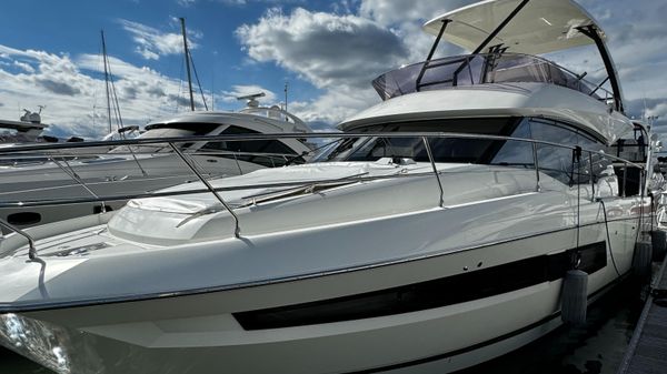 Prestige 460 Fly Bridge