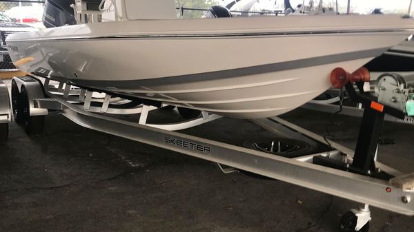 Skeeter SX 230