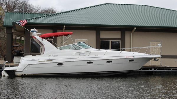 Cruisers Yachts 3372 Express