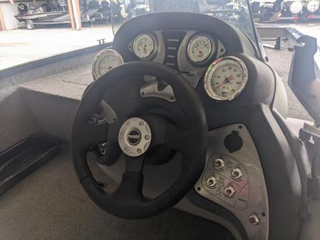 Tracker Pro Team 175 TXW image