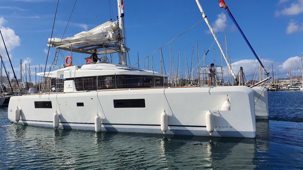 Lagoon 52