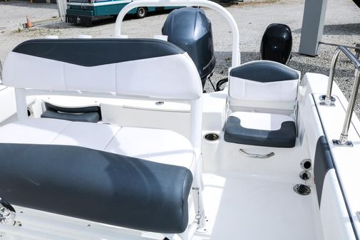 Robalo R180-CENTER-CONSOLE image