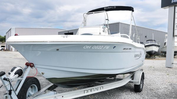 Robalo R180 Center Console 