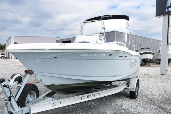 Robalo R180-CENTER-CONSOLE - main image