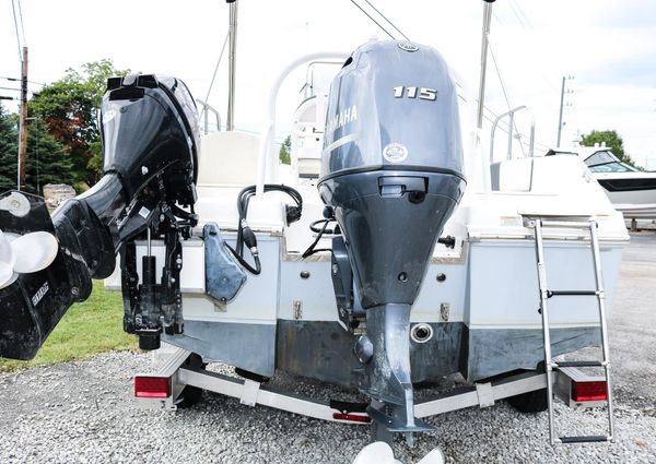 Robalo R180-CENTER-CONSOLE image