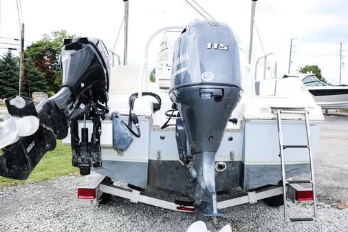 Robalo R180-CENTER-CONSOLE image