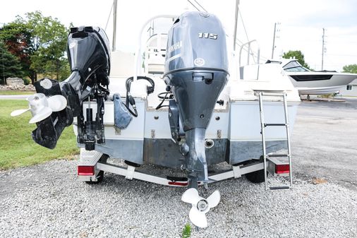 Robalo R180-CENTER-CONSOLE image