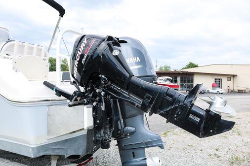 Robalo R180-CENTER-CONSOLE image