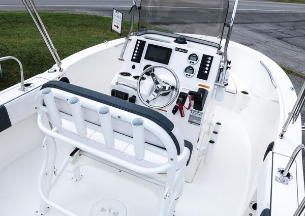 Robalo R180-CENTER-CONSOLE image