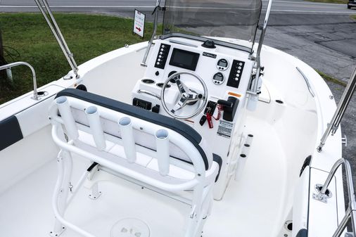 Robalo R180-CENTER-CONSOLE image