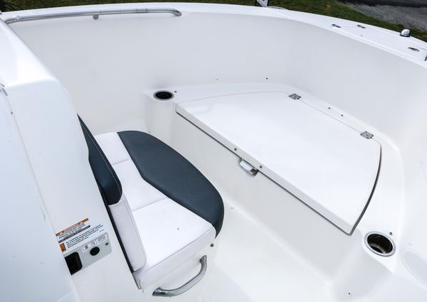 Robalo R180-CENTER-CONSOLE image