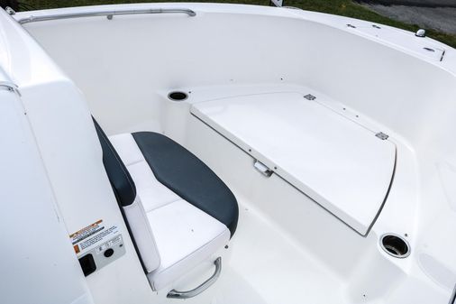 Robalo R180-CENTER-CONSOLE image