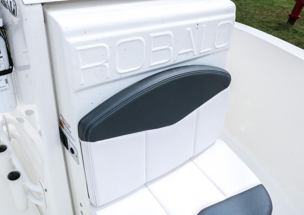 Robalo R180-CENTER-CONSOLE image