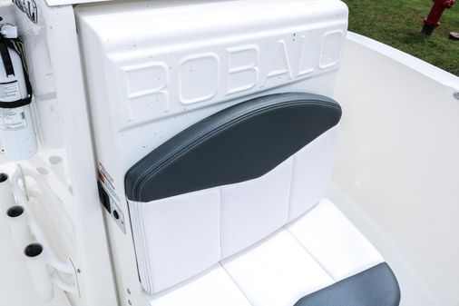 Robalo R180-CENTER-CONSOLE image