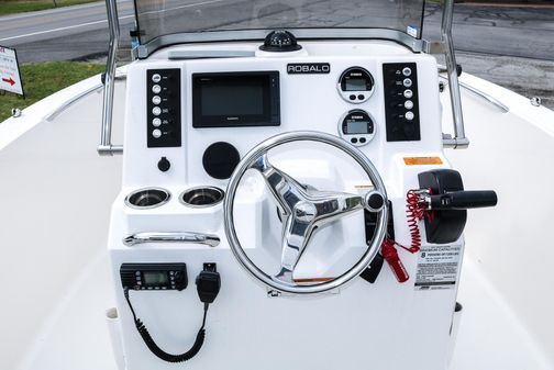 Robalo R180-CENTER-CONSOLE image