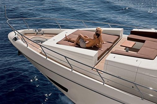 Azimut 84 image