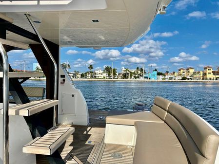 Galeon 500 Fly image