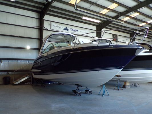 Monterey 335 Sport Yacht - main image