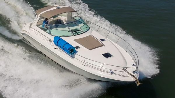 Sea Ray 410 Express Cruiser 