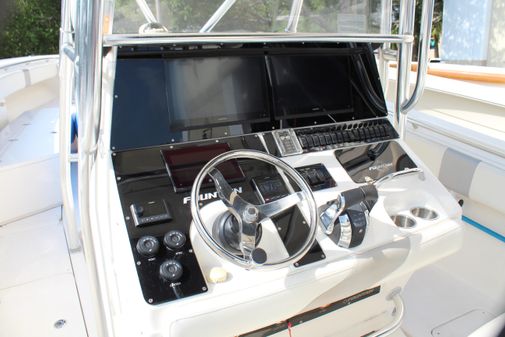 Fountain 38 Center Console image