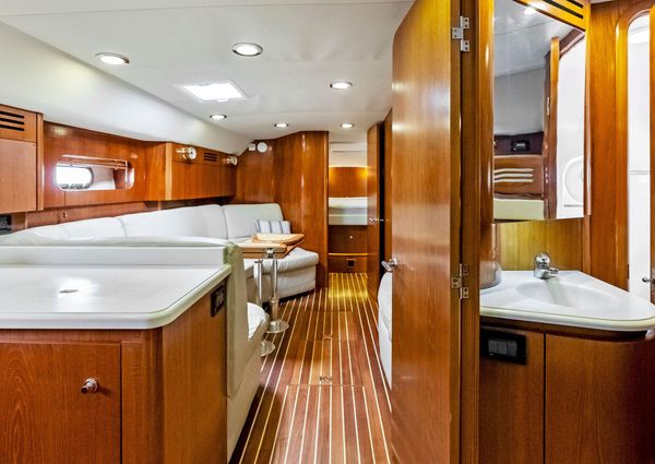 Tiara Yachts 4400 Sovran image