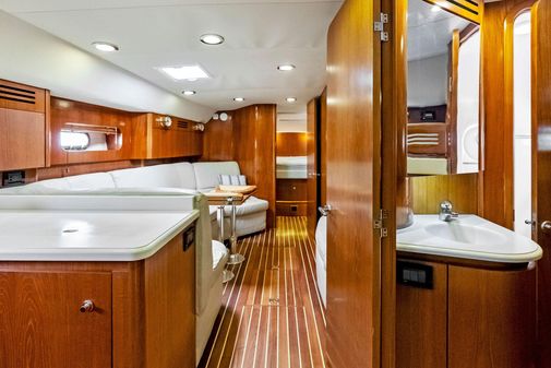 Tiara Yachts 4400 Sovran image