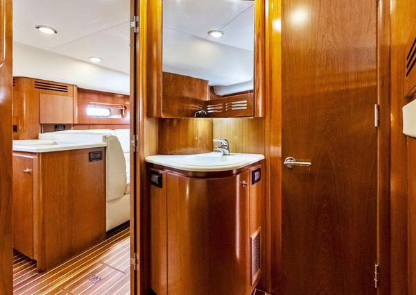 Tiara Yachts 4400 Sovran image