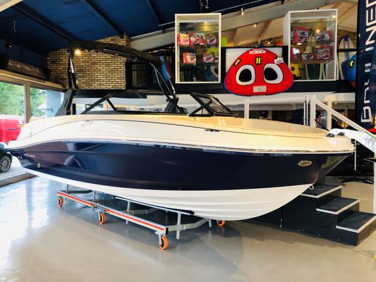 Bayliner VR5 Bowrider - main image