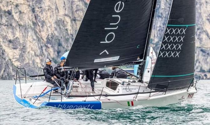 Melges 32 - main image