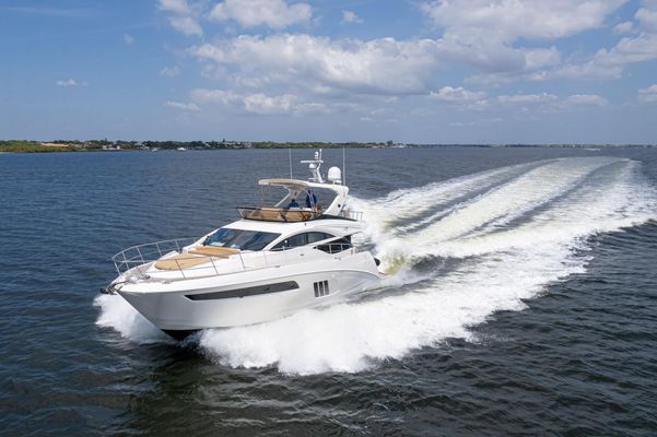 Sea Ray L590 Fly - main image