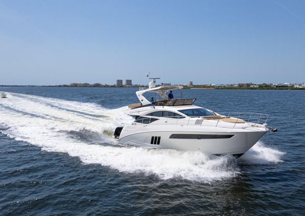 Sea Ray L590 Fly image